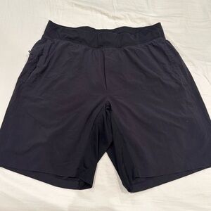 Lululemon men’s black XL lined shorts
